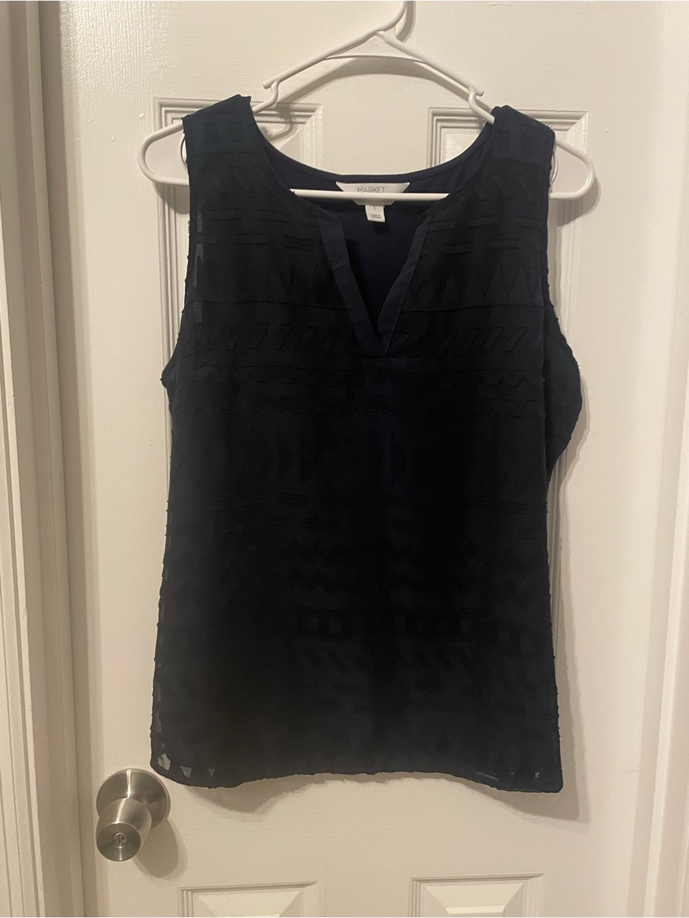Market & Spruce Black Sleeveless Textured V-Notch Camisole